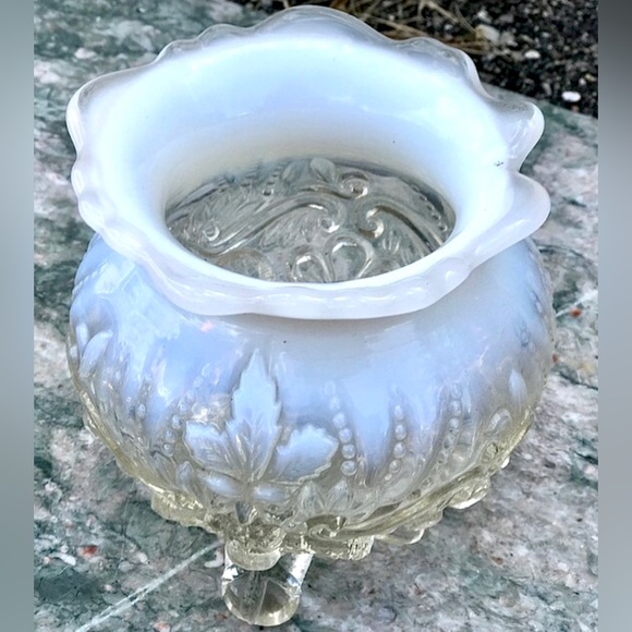 19th Century Antique Sowerby Co. Hobnail Opalescent Glass PIASA BIRD SPITTOON - Picture 3 of 10